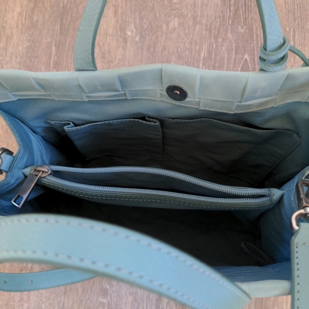 Fossil Carmen Leather Tote Light Blue Key Charm EUC Woven Pattern Cross Body - Picture 6 of 12